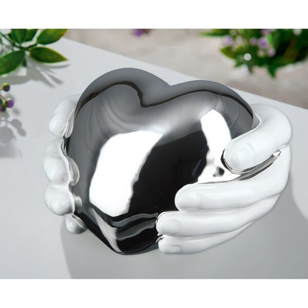 Διακοσμητικό Χέρια Κρατούν Καρδιά Λευκό/Γυαλιστερό Ασημί Κεραμικό 17x18x10cm