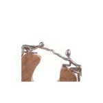 Διακοσμητικό Φιγούρες Σε Κορμό Ασημί/Φυσικό Αλουμίνιο/Ξύλο 7x29x24cm