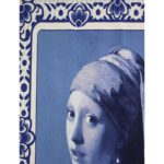 Διακοσμητικό Τοίχου Κρεμαστό Κορίτσι Με Το Μαργαριταρένιο Σκουλαρίκι Μπλε Βελούδο 105x2.5x98cm