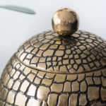 Ateif Βάζο με Καπάκι Μεσαίο Χρυσό Υφή Κροκοδείλου 100% Αλουμίνιο (19.5x19.5x22)cm