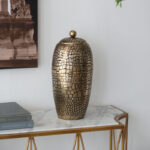 Βάζο με καπάκι μεγάλο χρυσό υφή κροκοδείλου 100% αλουμίνιο 17,7x17,7x37cm